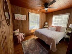 2 bedrooms, internet, bed sheets - Cabin 3 with beautiful view of Campbell Creek, 2 Bedroom 1 Bath (Maggie Valley)