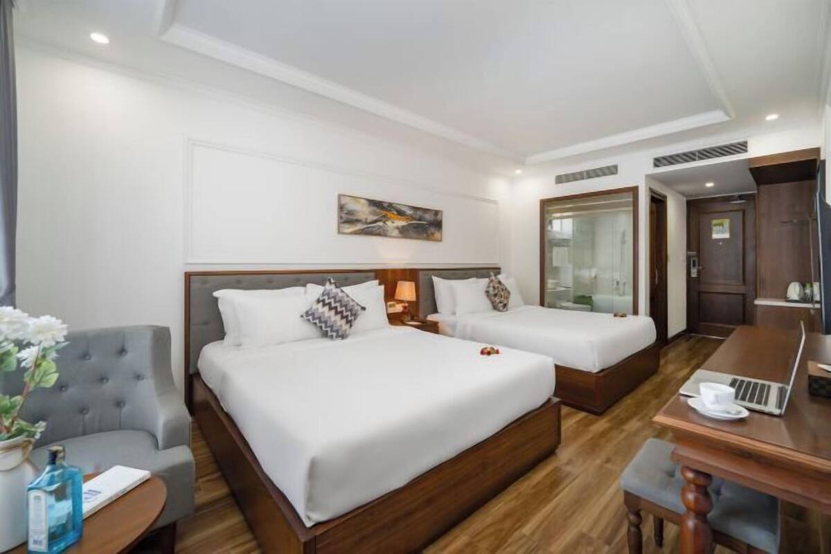 Ropa de cama de alta calidad, camas con pillow-top y minibar