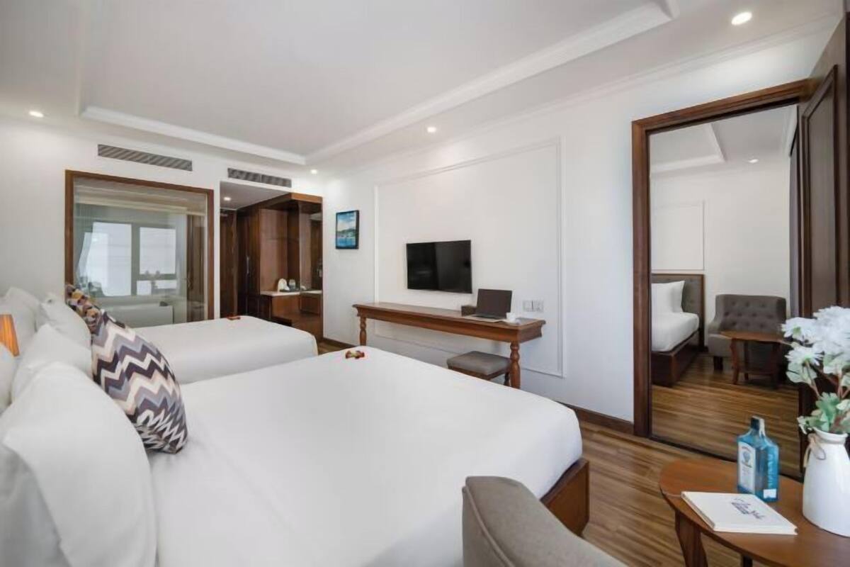 Ropa de cama de alta calidad, camas con pillow-top y minibar