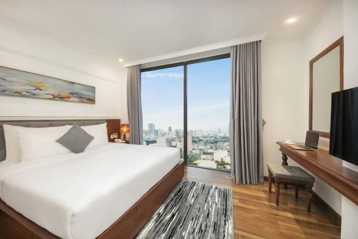 Ropa de cama de alta calidad, camas con pillow-top y minibar