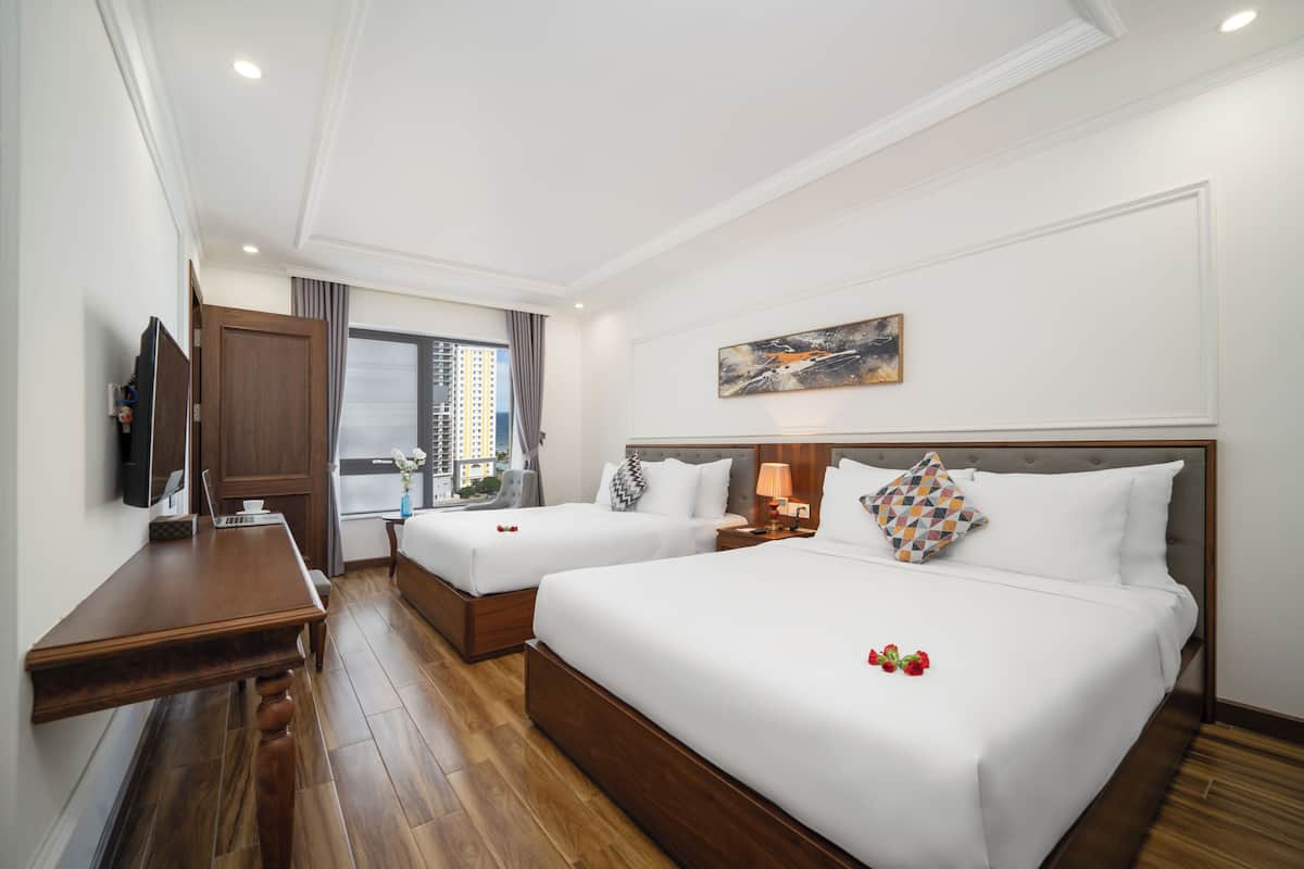 Premium bedding, pillowtop beds, minibar, in-room safe