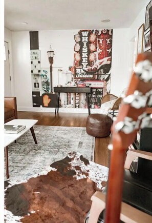 Lobby - Swanky Retreat - Mins to Everything  (Nashville)