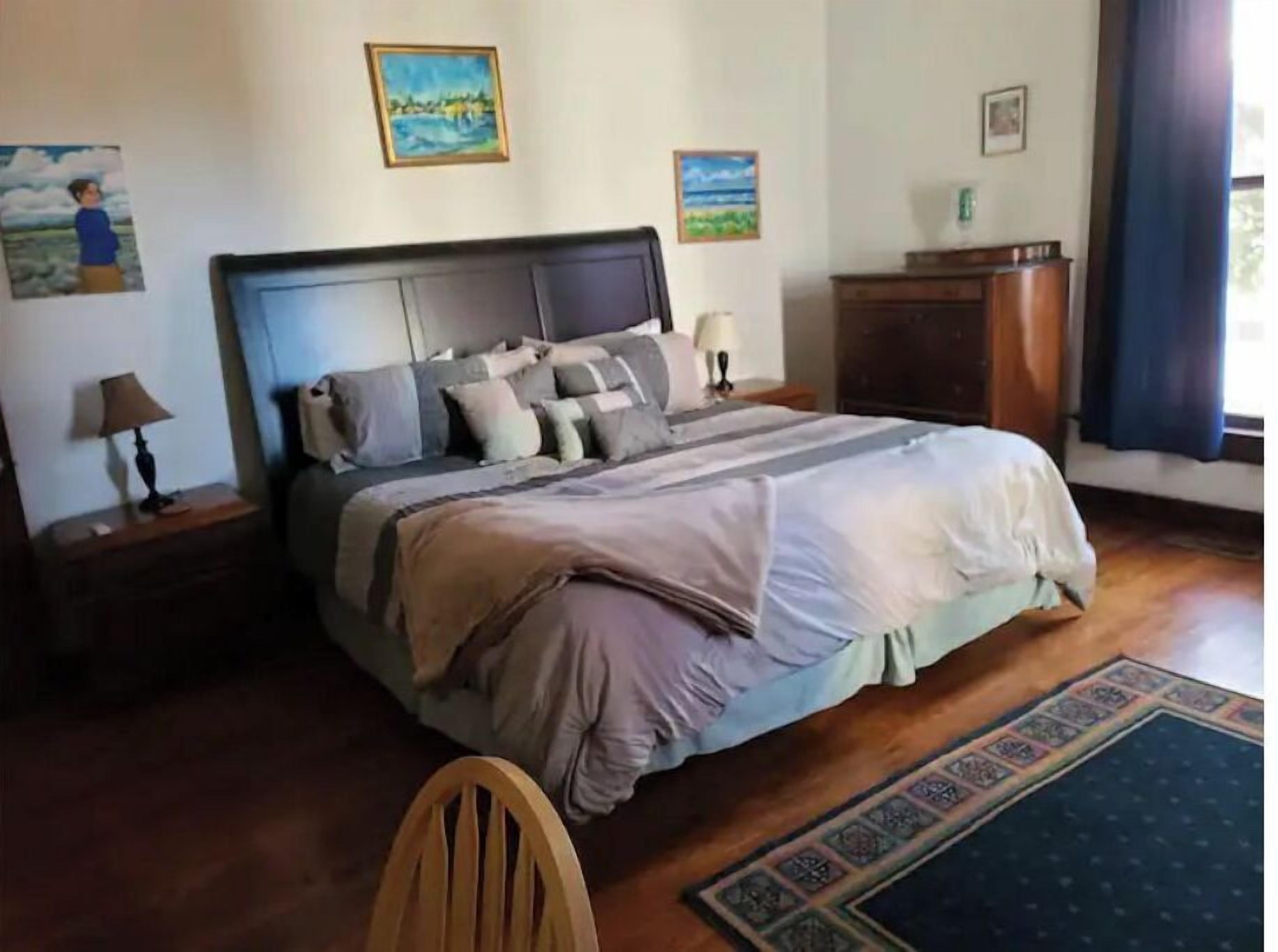 2 bedrooms, desk, free WiFi, bed sheets