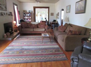 Smart TV, fireplace, books, stereo