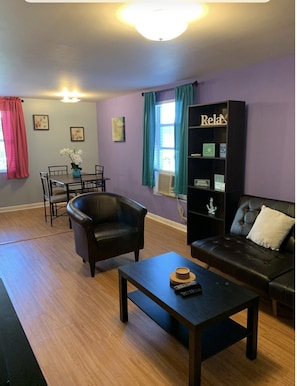 TV - 1 BR in the heart of FMB- unit 3 (Fort Myers Beach)