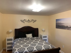 1 bedroom, iron/ironing board, WiFi, bed sheets - 1 BR in the heart of FMB- unit 3 (Fort Myers Beach)