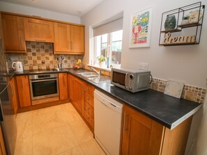 Lave-vaisselle, bouilloire électrique, grille-pain