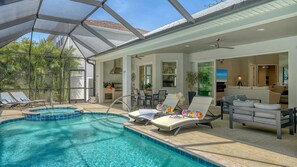 A heated pool - Palm Paradise with Heated Pool/Spa & Private Office (Sarasota)