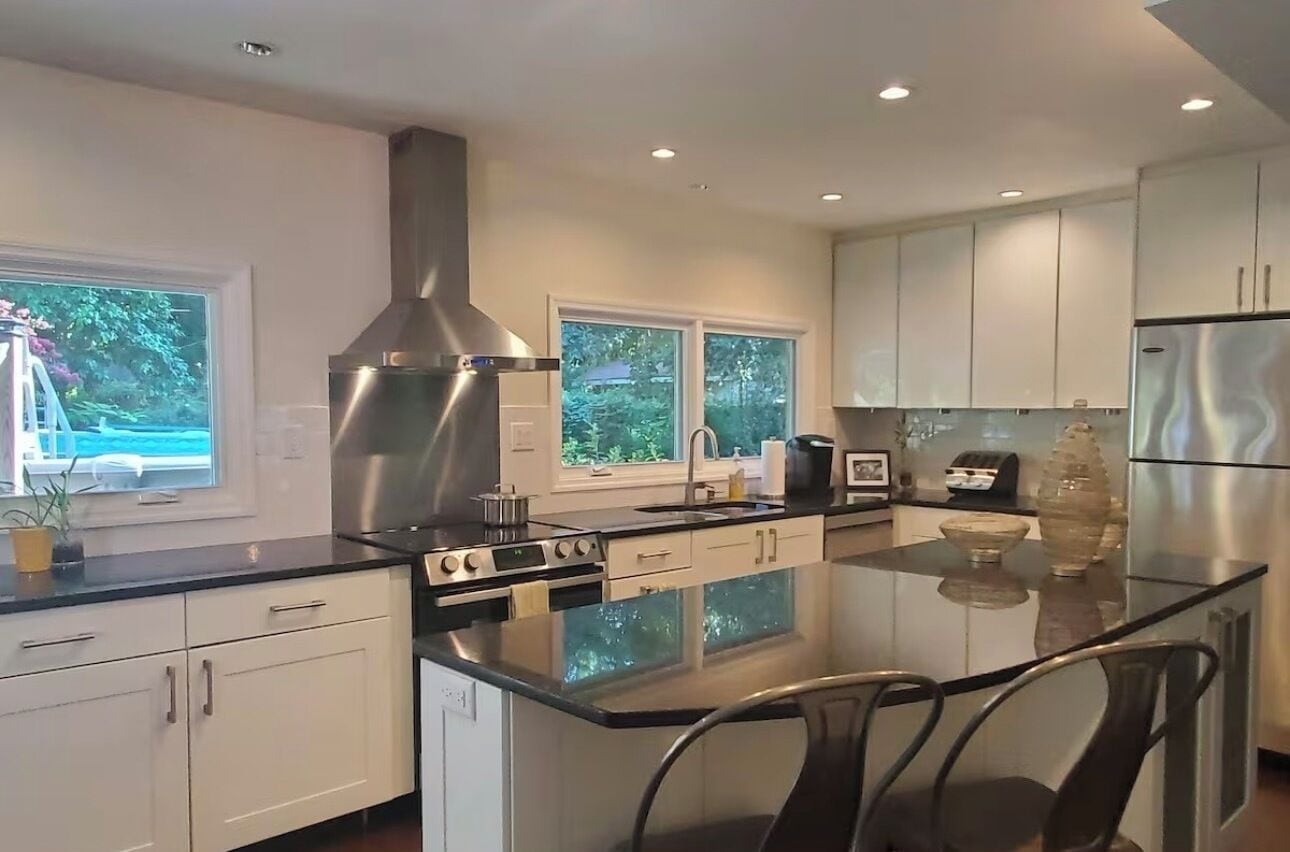 Køleskab, mikrobølgeovn, ovn, kogeplade