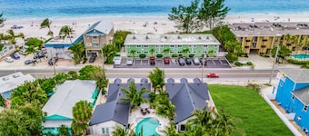 The Retreat at Anna Maria Island Inn