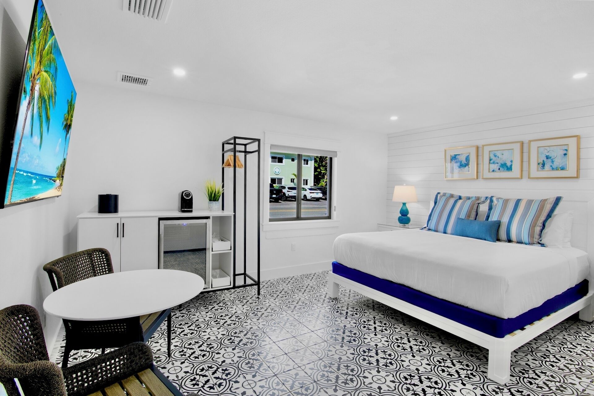 Ropa de cama de alta calidad, colchones con acolchado adicional, minibar