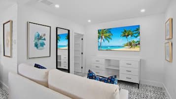 King Suite | Living area