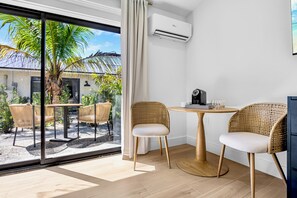 Hochwertige Bettwaren, Pillowtop-Betten, Minibar, individuell dekoriert
