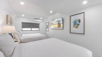 Deluxe Room | Premium bedding, pillowtop beds, minibar, individually decorated