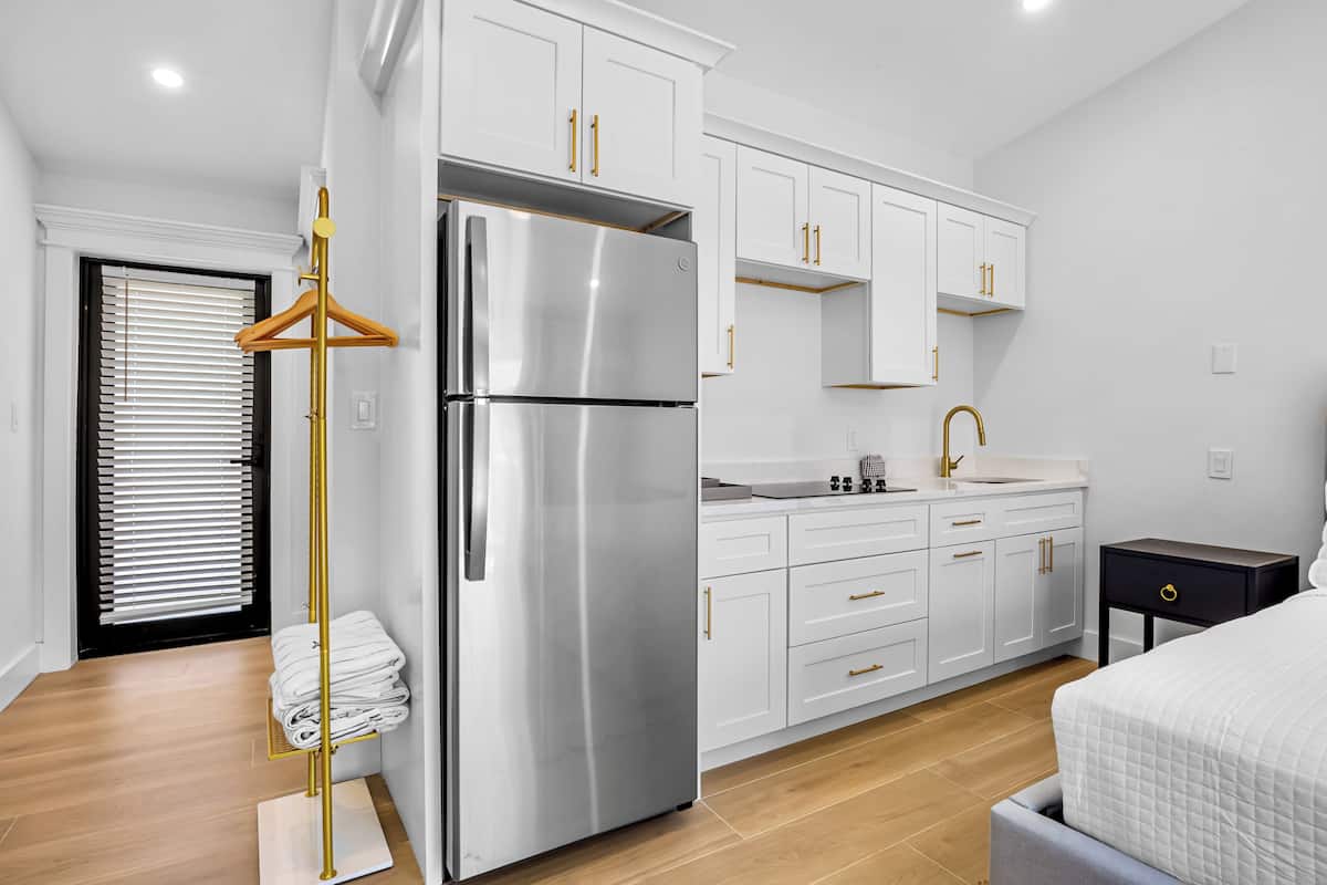 Luxury Room, 1 King Bed, Kitchen