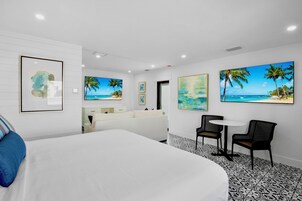 King Suite | Premium bedding, pillowtop beds, minibar, individually decorated