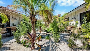 Chambre Luxe, 1 trÚs grand lit | Literie de qualité supérieure, surmatelas, minibar