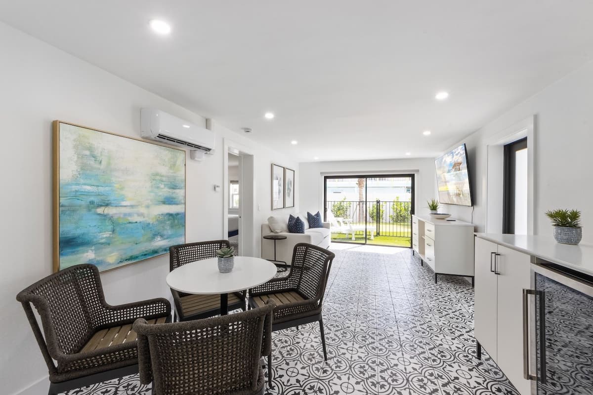 Télévision à écran plat de 55 pouces avec chaînes par câble, télévision