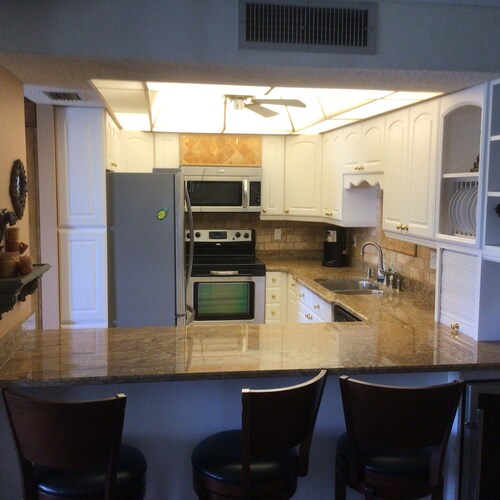 Walking distance to beach and restaurants