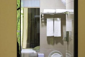 Bathroom - Bama Shanshui Bipoyuan Hotel (Bama)