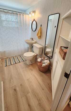 Combined shower/bathtub, hair dryer, towels, soap - Only 1 block from the beach, with private patio and a Pool! (Cape Canaveral)
