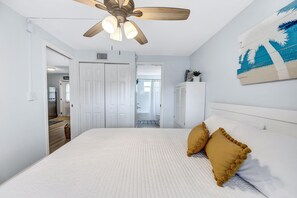 1 slaapkamer, een strijkplank/strijkijzer, gratis wifi, beddengoed