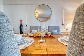 Dining - Brewery Loft - town centre apartment (Cirencester)