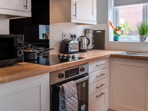 Cookware/dishes/utensils