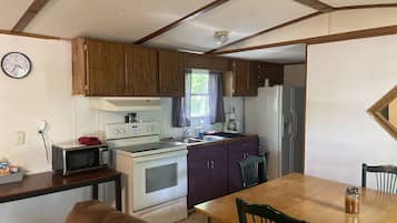 Basic Mobile Home | Private kitchen | Mini-fridge, microwave