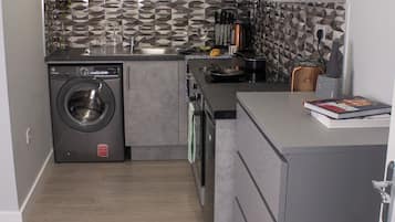 Studiolejlighed | Privat køkken | Køleskab, mikrobølgeovn, ovn, kogeplade