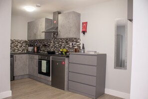 Studio | Private kitchen | Fridge, microwave, oven, stovetop