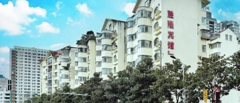 المنشأة من الخارج