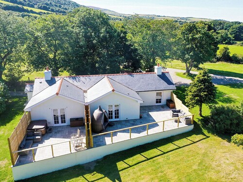 Bumblebee Cottage-UK39918