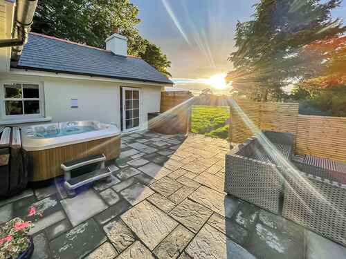 Bumblebee Cottage-UK39918