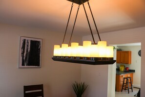 4 slaapkamers, een strijkplank/strijkijzer, gratis wifi, beddengoed