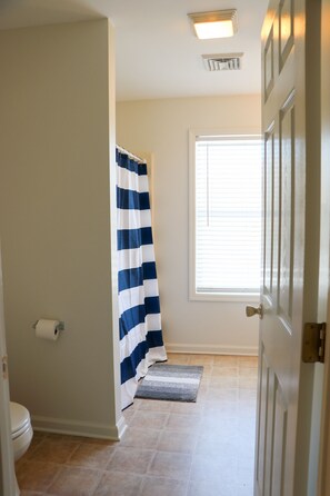 Combined shower/bathtub, hair dryer, towels, soap