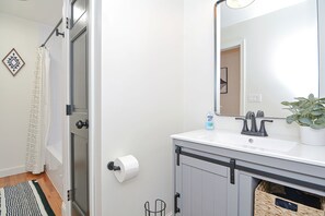 Combined shower/bathtub, towels, toilet paper