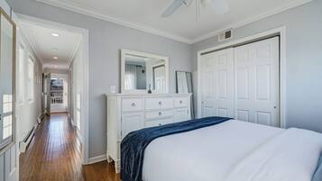 2 bedrooms, iron/ironing board, free WiFi, bed sheets