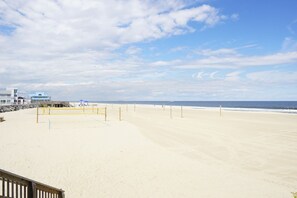 Beach nearby, sun-loungers, beach towels