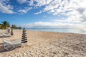 Beach - Casa Brisas (2-Bedroom Apartment) with Pool and Ocean view - Handicap accessible by RedAwning (Playa del Carmen)