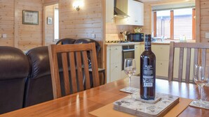 Unclassified image, 2 of 18, button - 2 bedroom accommodation in Bridgnorth (Bridgnorth)