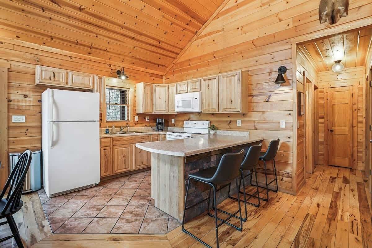 Kylskåp, mikrovågsugn, ugn och spishäll