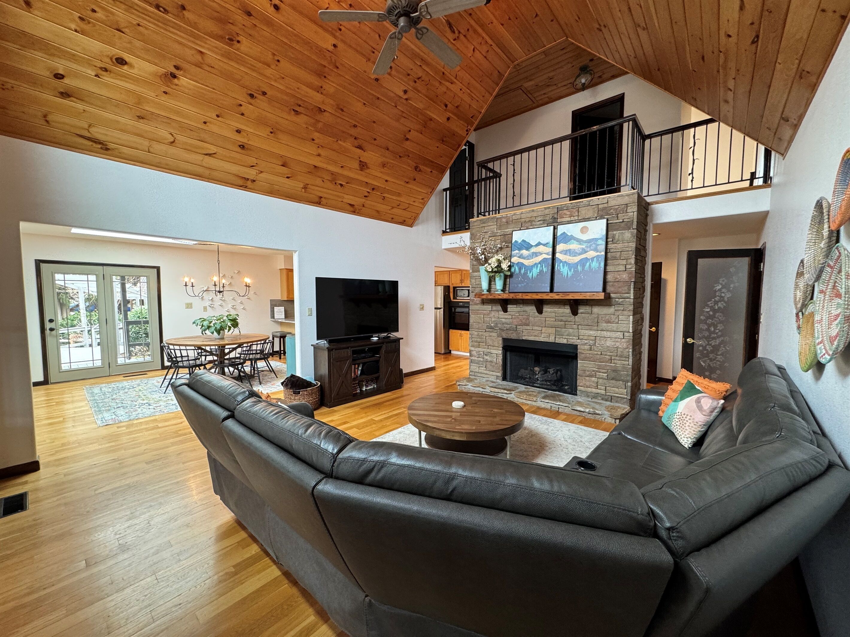 Smart TV, fireplace, DVD player, video library