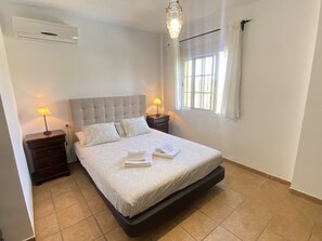 5 chambres, fer et planche à repasser, Wi-Fi gratuit, draps fournis