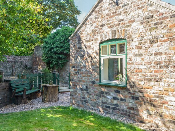 Garden | Hazels Cottage - Whitehouse Farm Holidays, Hayton