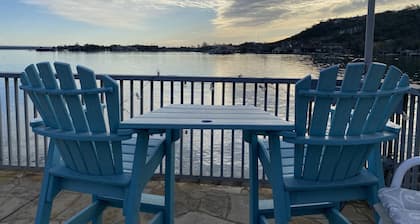 On the WATER! DOCK,POOL, and tons of STARS! HILL COUNTRY CLOSE TO ALL!