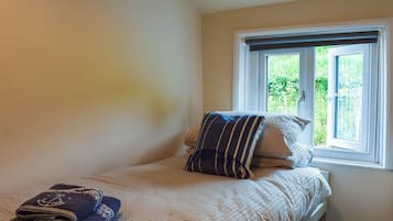 3 bedrooms, free WiFi, bed sheets