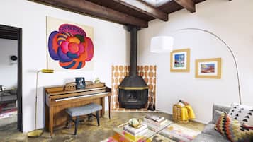 TV, fireplace, stereo