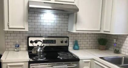 “Mint City w Soul...” 2BR 5 min to Stadium & UMMC!