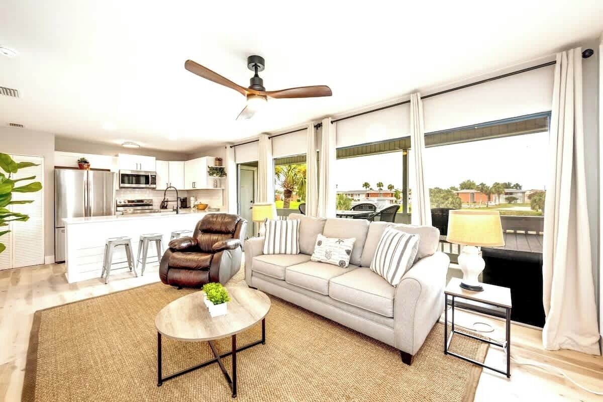 TV, peis og kontorer